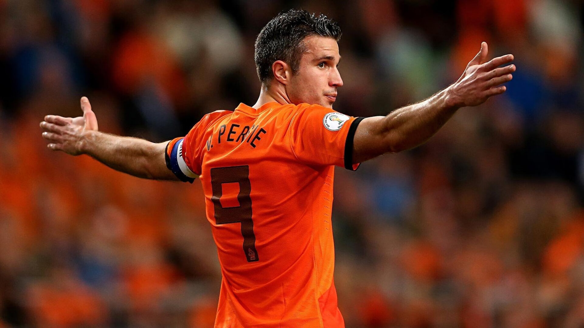 多名运动员参与学校公益活动传递体育精神影响青少年，运动员接受捐赠